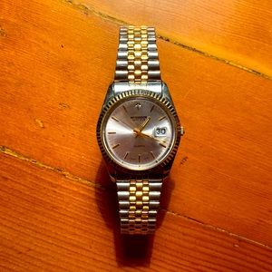 I am selling a Mcgregor hunt club quartz watch which can stretch to fit any size